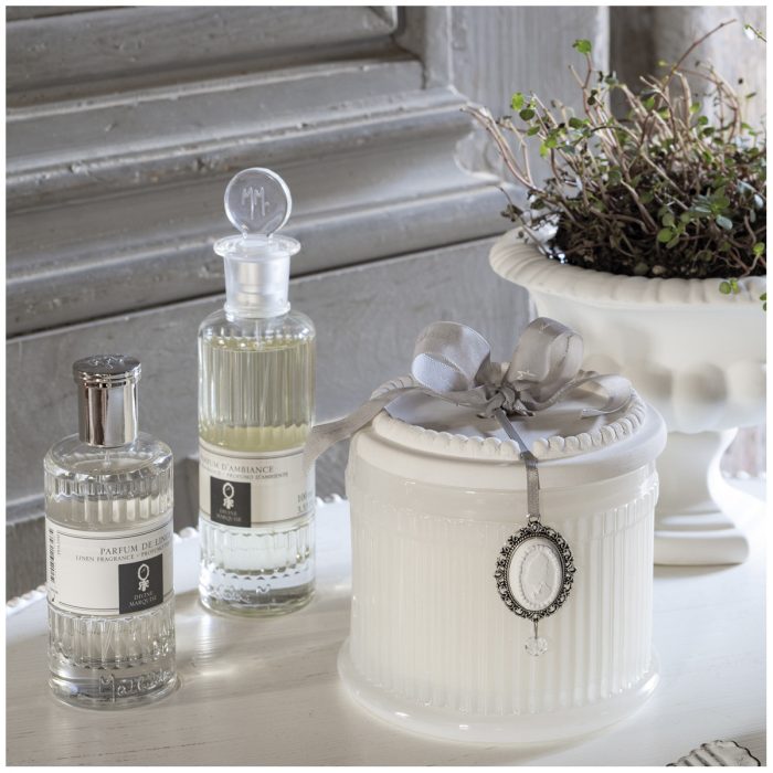 Bougie parfumée Élégante 340 g - Secret de Santal – Image 2