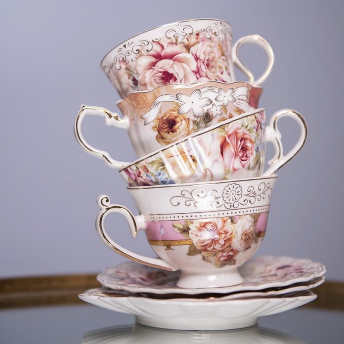 Tasse et sa soucoupe en porcelaine – Image 3