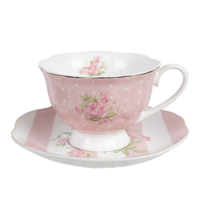 Tasse et soucoupe en porcelaine rose