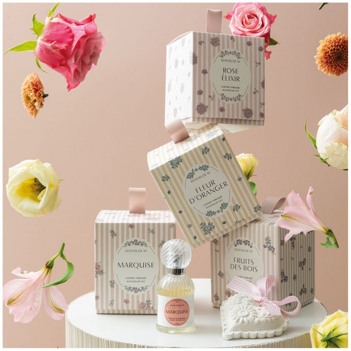 Coffret Les Intemporelles en Fleurs parfum d'ambiance 30 ml et décor parfumé - Fruits des Bois – Image 2